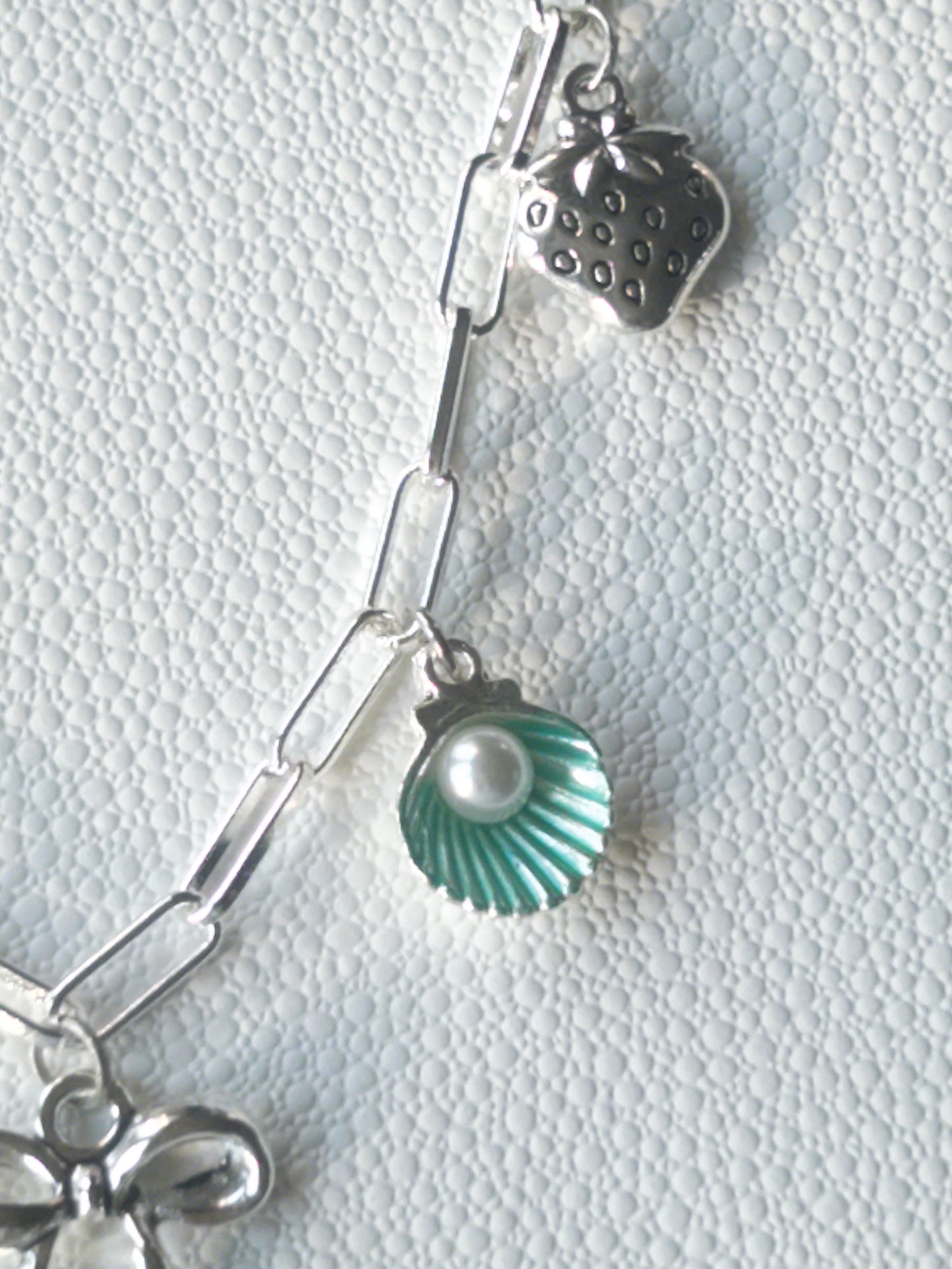 Bow silver charm necklace