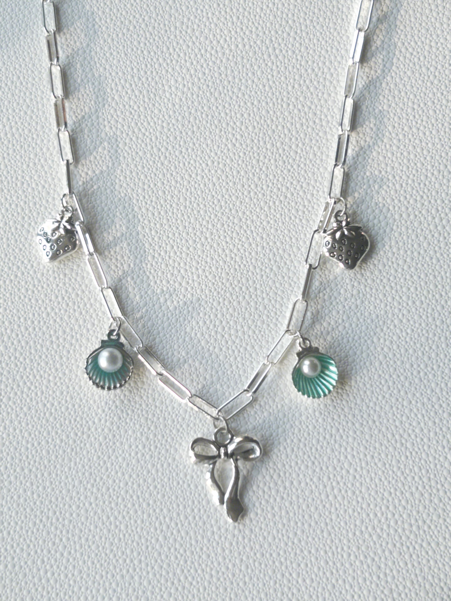 Bow silver charm necklace